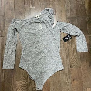 Express open shoulder bodysuit sz S